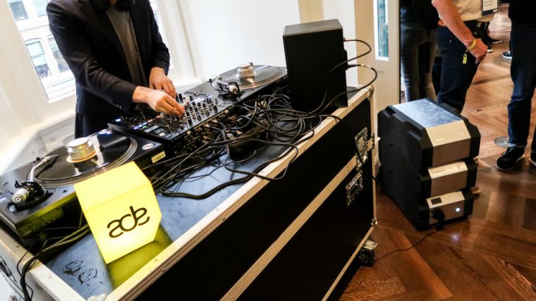 DJ booth draait volledig op de groene energie van Wattsun tijdens ADE.